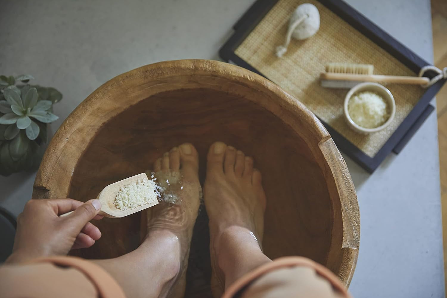 Kneipp Vitalisierendes Pflege-Fußbad - Fußbadekristalle - Auch Für Sensible Haut - Rezeptur Mit 20% Urea - 600 G
